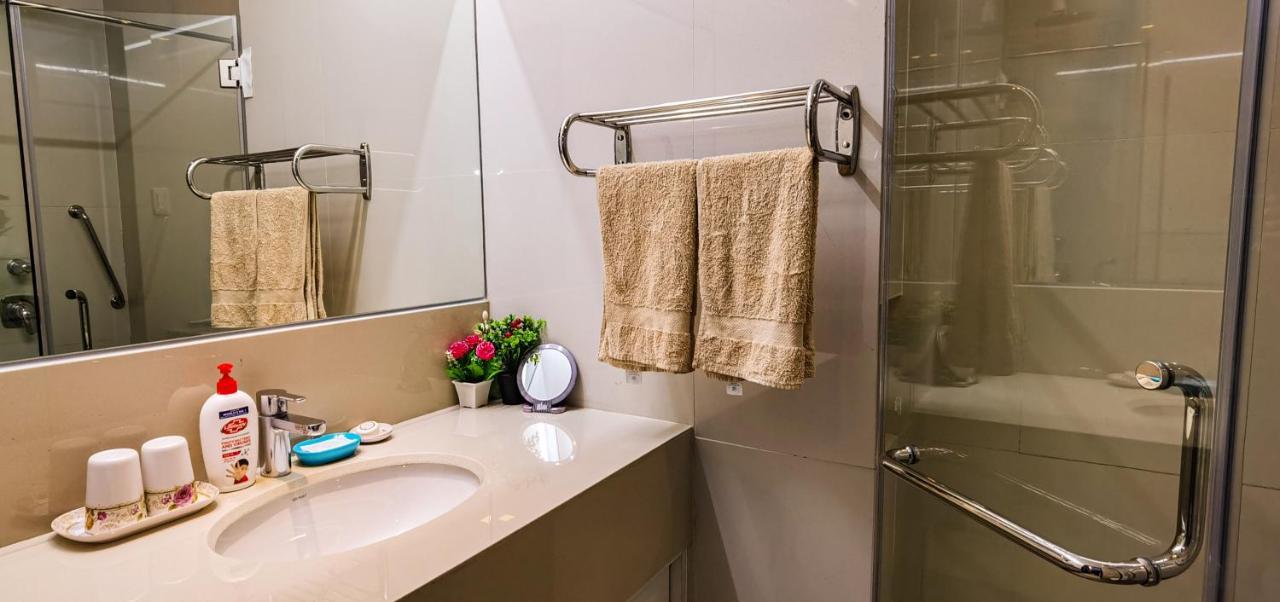 Oceanfront At Arterra, Fast Wifi, Nflix, Kitchen - H Or L Villa Lapu-Lapu City Esterno foto